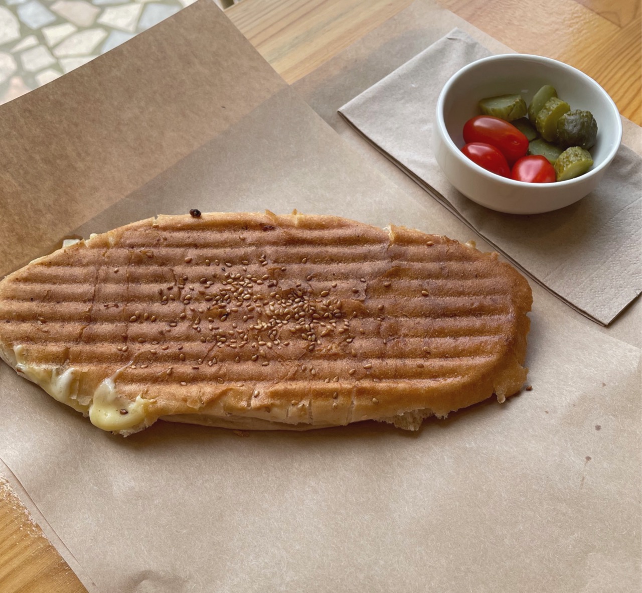Atom Ekmek Kaşarlı Tost